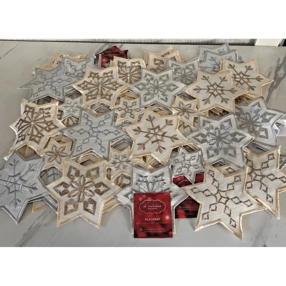Christmas Placemats Snowflake Stars Cutouts Lot of 8 Silver Gold Cream New! BxDD